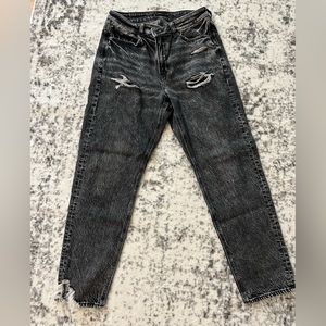 Black distressed American Eagle Crossover Highest Waist Mom Jean Size 6
